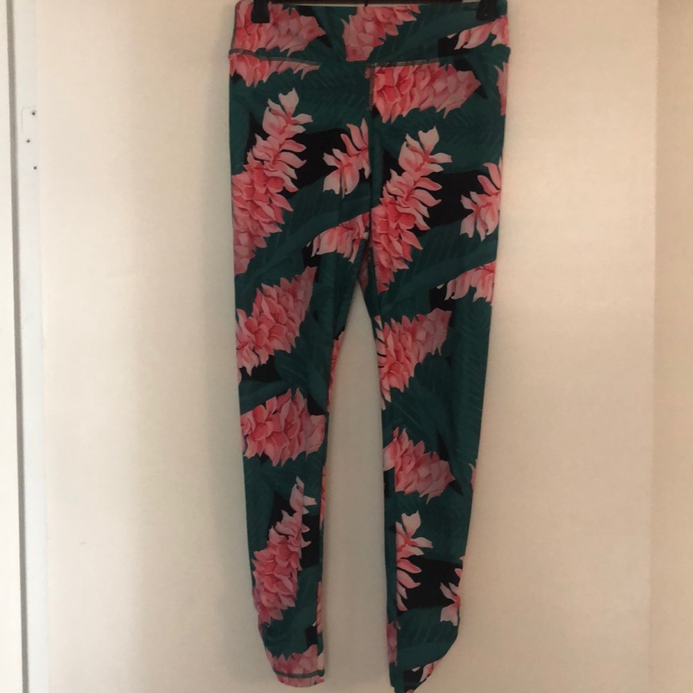 Ava Sky leggings